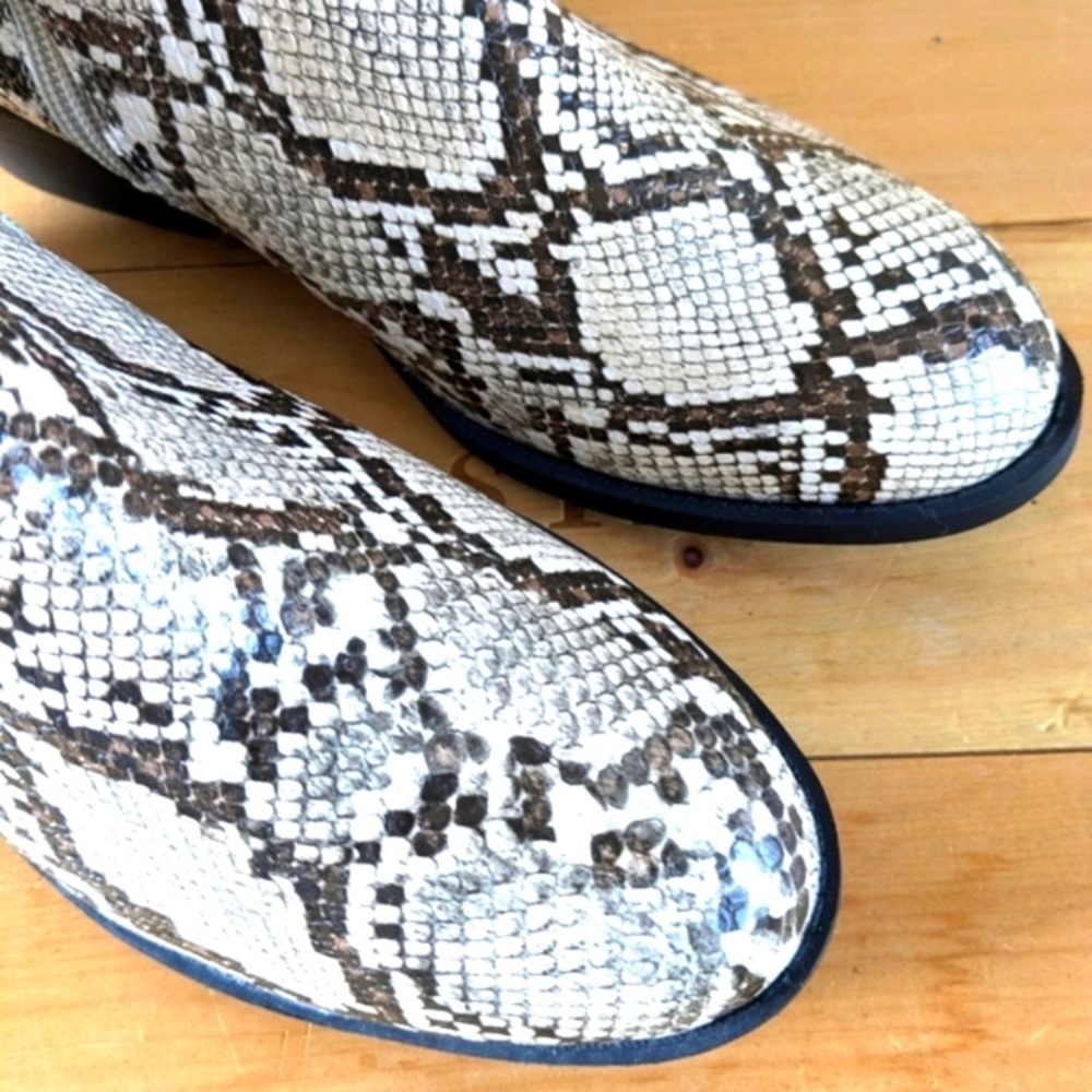 Arizona Jean Company Snake Print Ankle Booties Size 9.5M Cream Gray Side Zipper - Picture 2 of 9